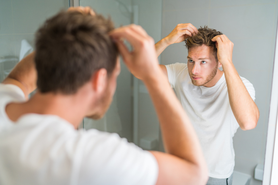 mettere cera per capelli