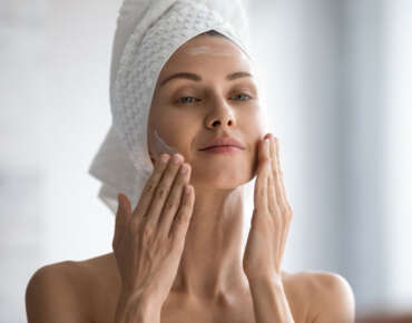 mettere crema viso