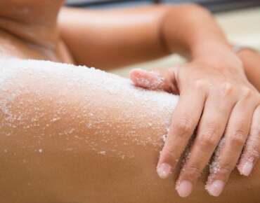 scrub toglie abbronzatura
