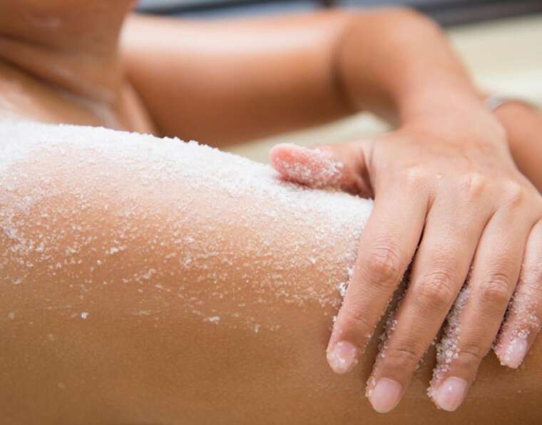 scrub toglie abbronzatura