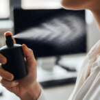 Profumi da ufficio: eleganza e discrezione per uomo e donna durante la giornata lavorativa