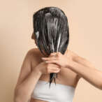 Maschera per capelli: a cosa serve, quando usarla e come applicarla